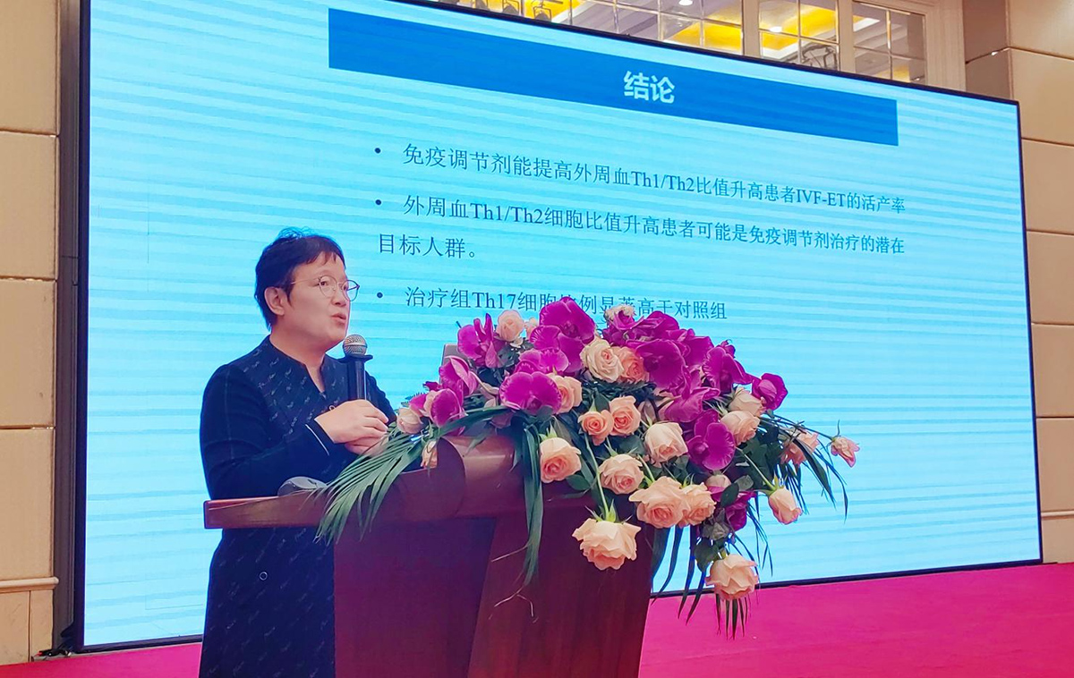 图：北京大学人民医院生殖医学中心主任、博士生导师沈浣教授授课现场